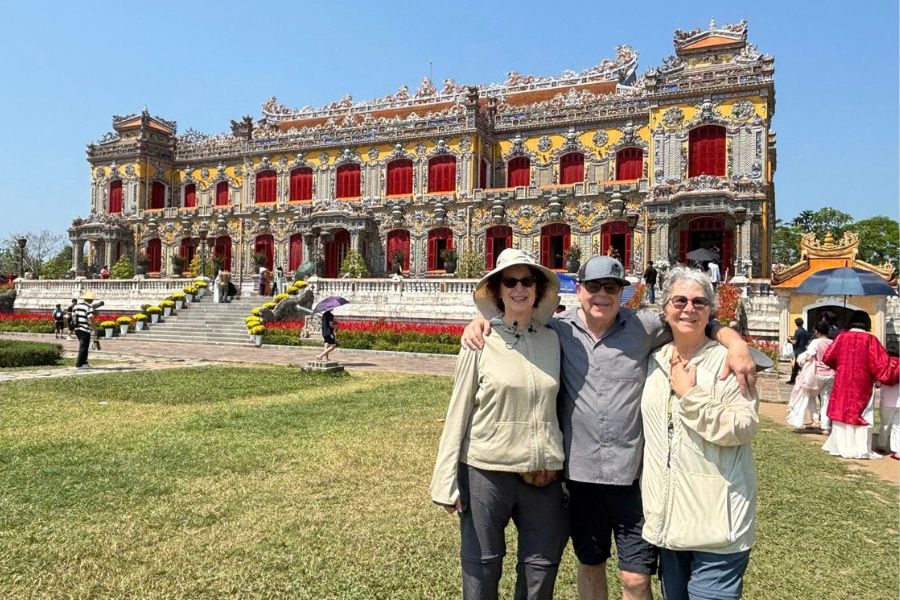 Hue Riverboat & Royal Tombs – Full Day