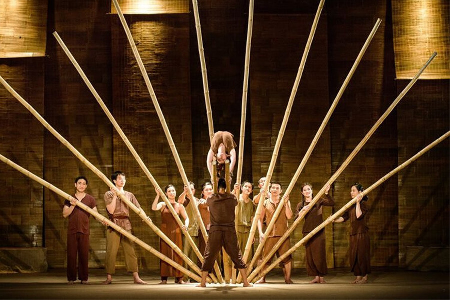 A O Show - cultural performances in vietnam