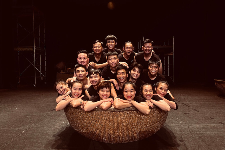 A O Show - vietnam cultural performances