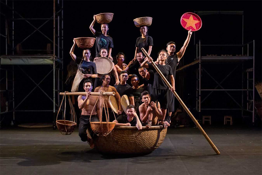 A O Show - vietnam traditional performances