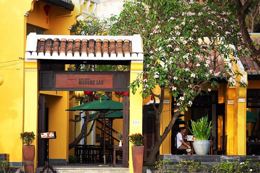 Madame Lân Restaurant welcome gate