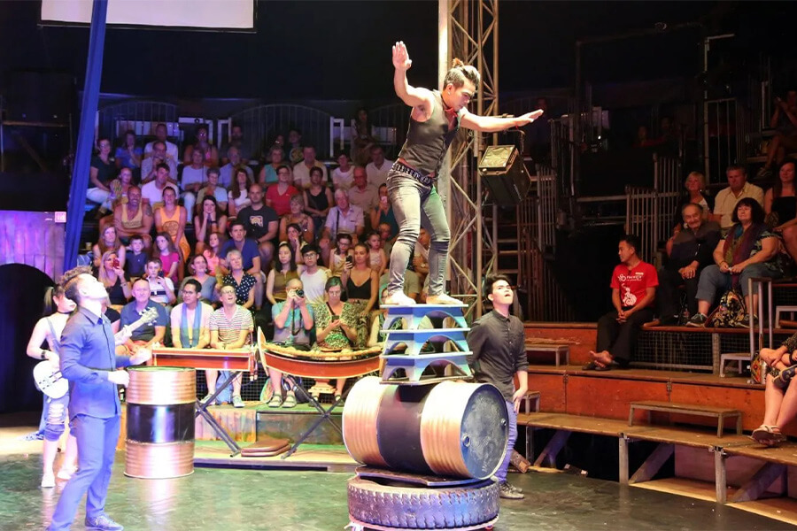Phare Circus show