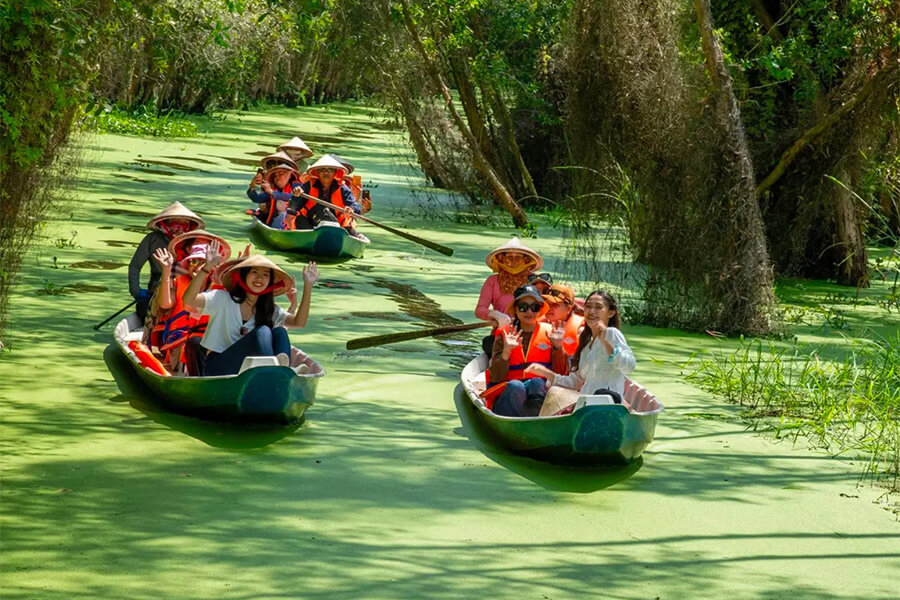 Boat transportation and daily commuting - River Life in the Mekong Delta and Inle Lake