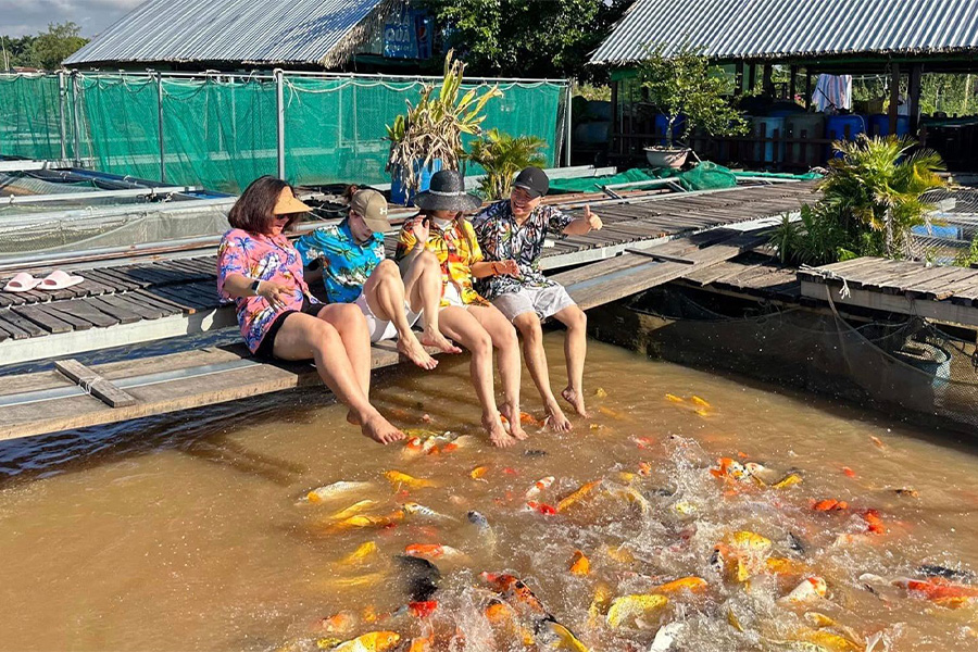 Farming and fishing on the river - Vietnam Myanmar river culture