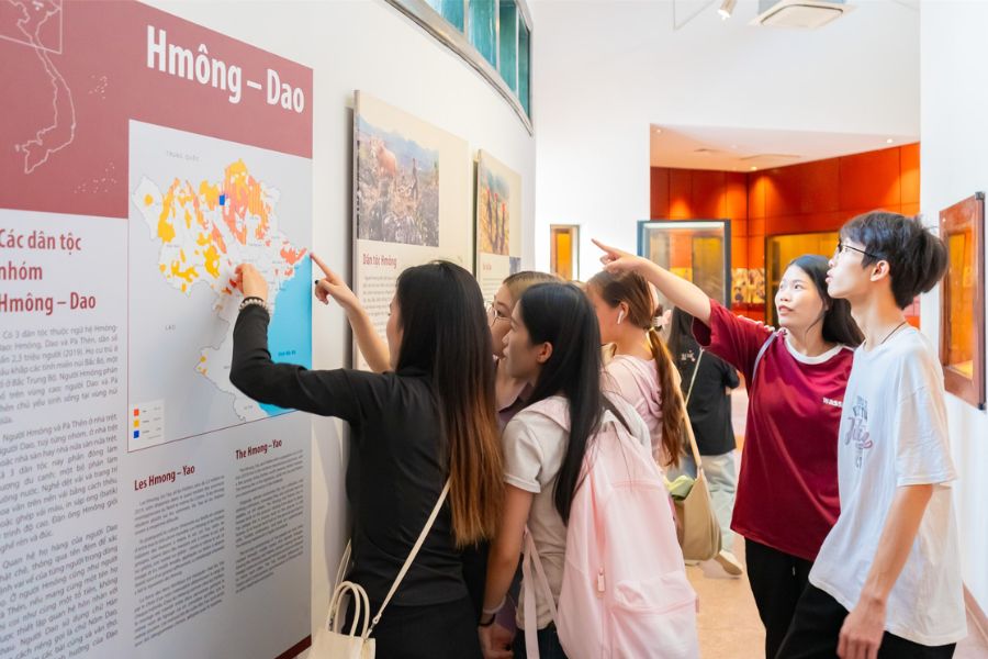 Students visiting Vietnam Museum of Ethnology