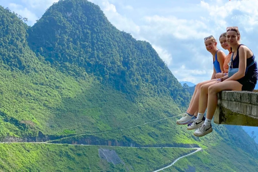 Explore Ha Giang Loop with friend