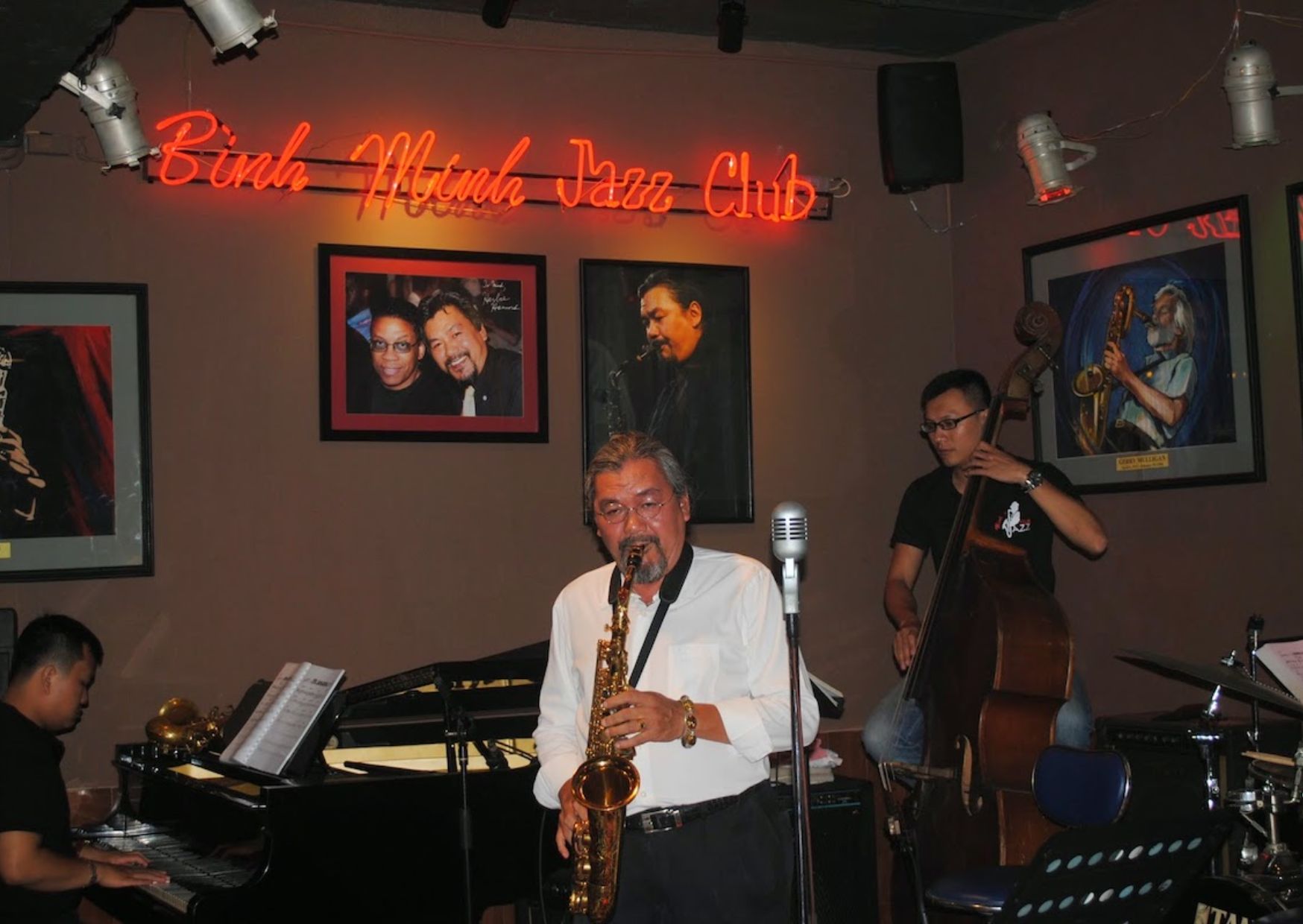 Live jazz performance at Binh Minh Jazz Club