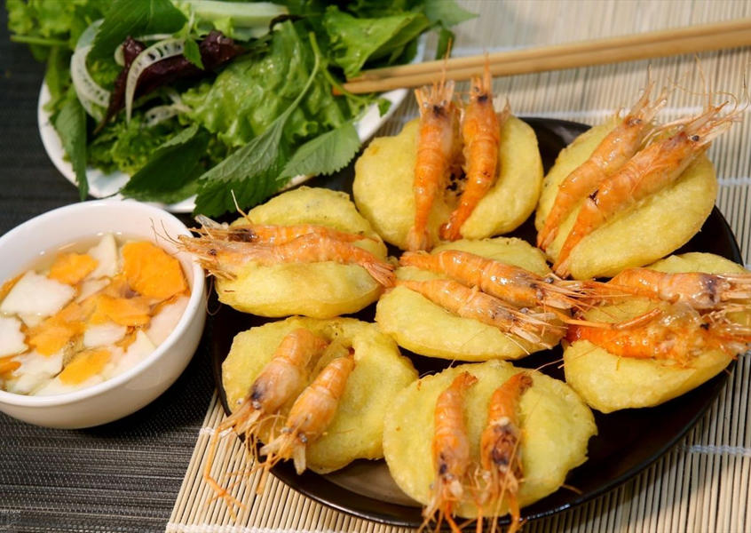 Fried Vietnamese shrimp cakes served on a plate with dipping sauce