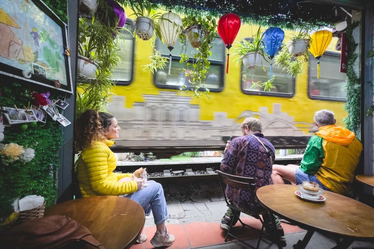 Best Times to Visit a Cafe in Hanoi