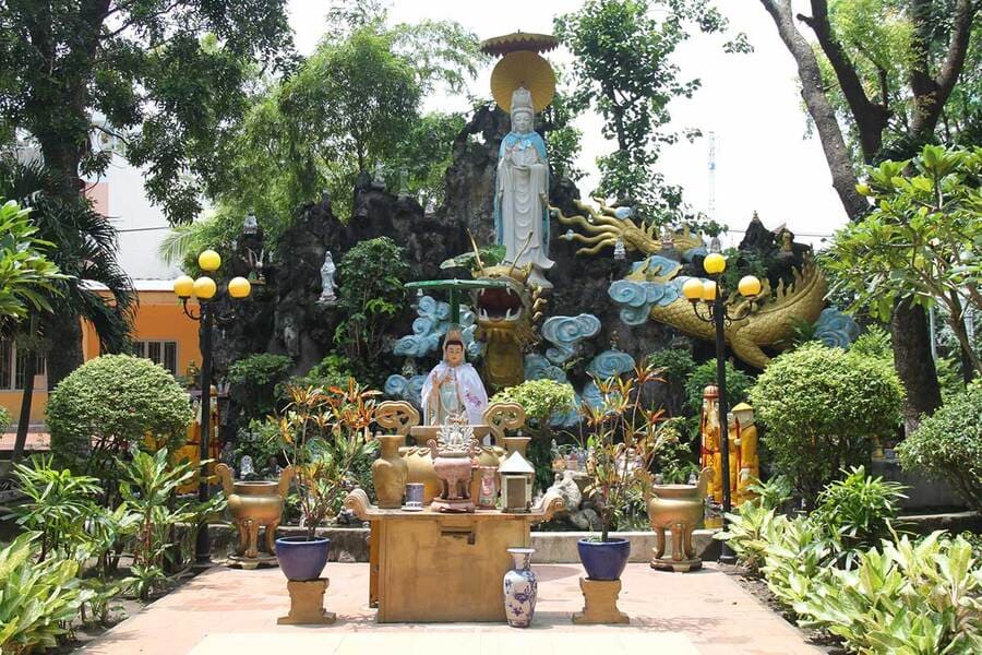 Giac Lam Pagoda - buddhist temples in Vietnam