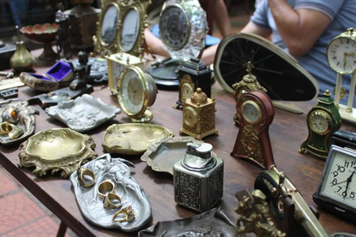 Hoang Hoa Tham Antique Market_ A Hidden Treasure for Collectors and Vintage Lovers