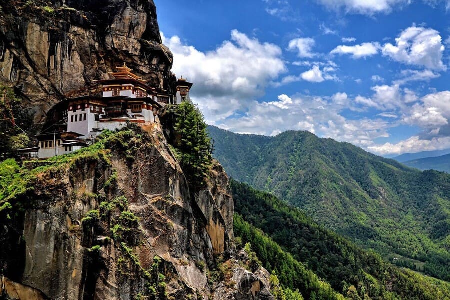 Paro Taktsang - buddhist monasteries in Bhutan