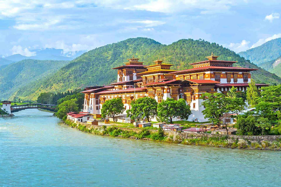 Punakha Dzong - buddhist destinations in Asia
