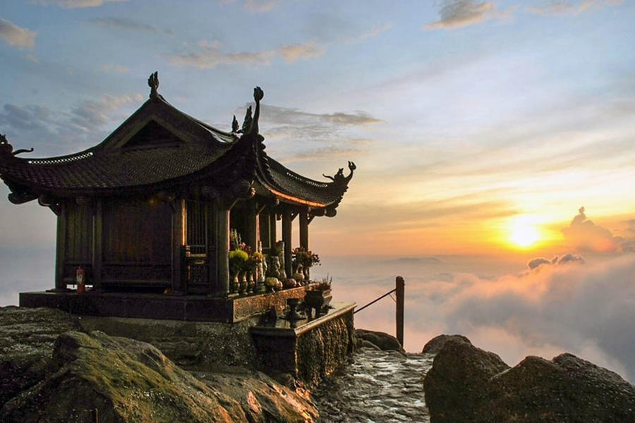 Yen Tu Mountain - buddhist destinations in Vietnam