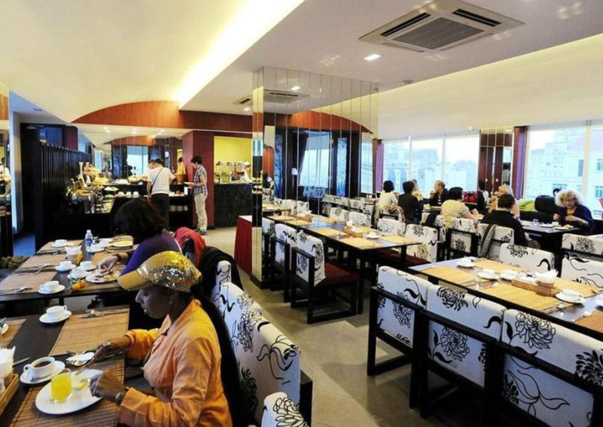 d'LIONS Restaurant Hanoi dining hall with guests eating breakfast