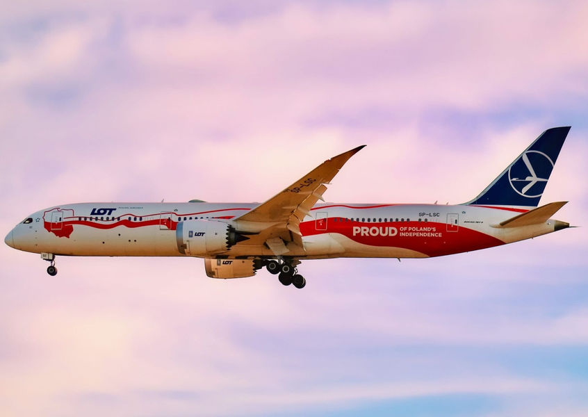 LOT Polish Airlines aircraft in flight to Vietnam