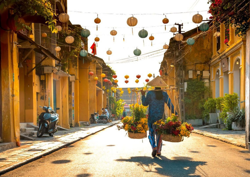 Vendors and produce stalls at Hoi An Central Market