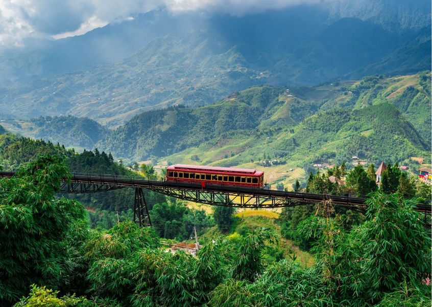 Sapa mountain train crossing Muong Hoa Valley bridge