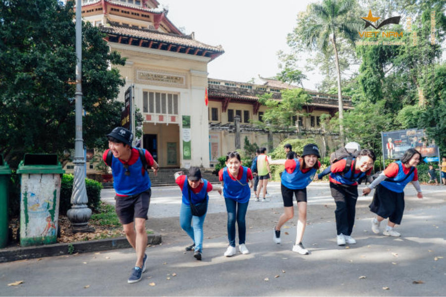 Team in matching vests racing along a city street in a team quest
