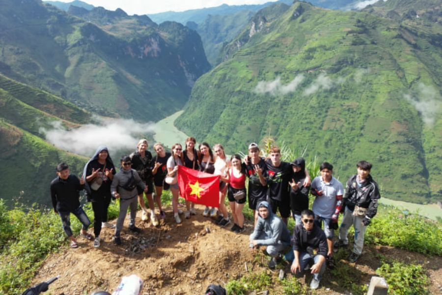 Motorbike group with Vietnam flag at Ma Pi Leng viewpoint
