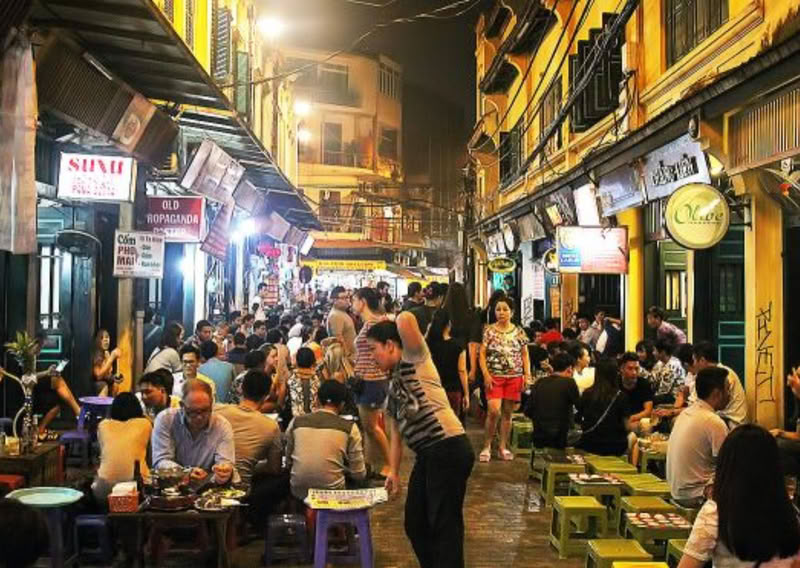 Burstling street restautants in HCMC