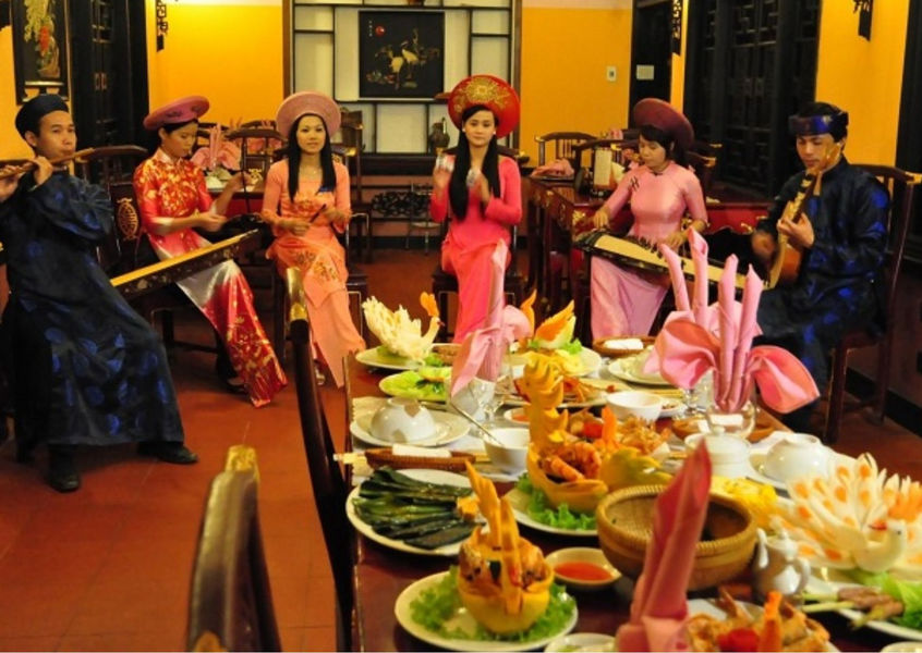 Hue royal cuisine and traditional performance on heritate boat