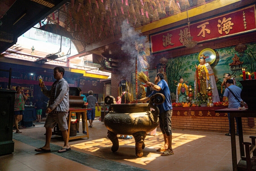 Discover Cholon_ A Different Cultural Side of Saigon