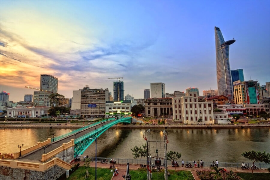 District 4_ Where Saigon_s Evening Food Culture Comes Alive
