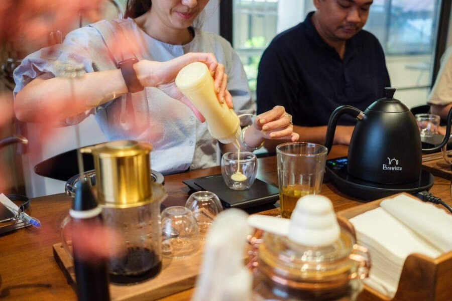 Take a Vietnamese Coffee Break Instead of Drinking Coffee on the Move